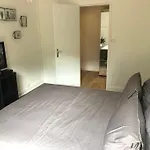 Le Pompidou 3 Pièces à 2 Min De La Gare Apartamento