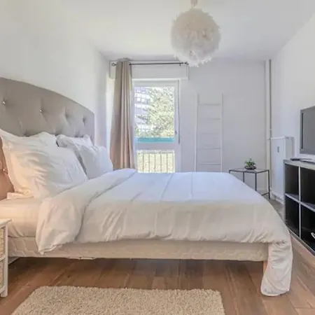 Le Pompidou 3 Pieces A 2 Min De La Gare Apartment *