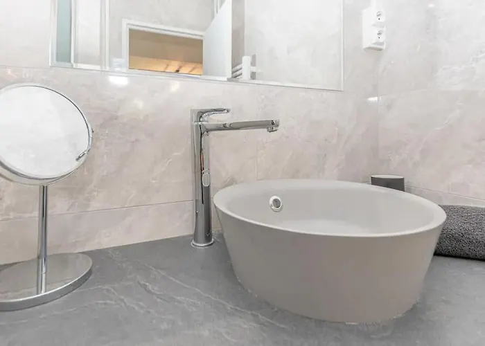 Le Pompidou 3 Pièces à 2 Min De La Gare Appartement