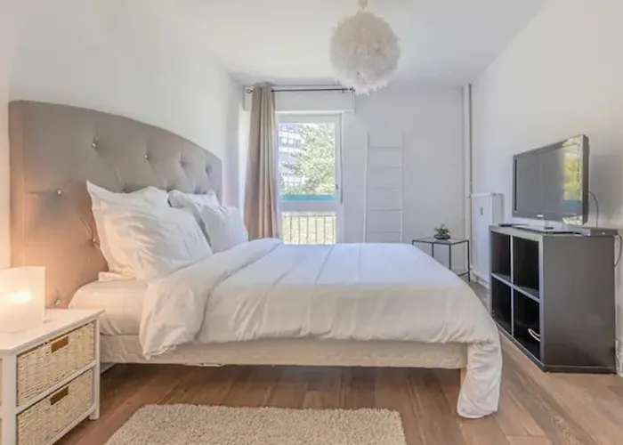 Le Pompidou 3 Pieces A 2 Min De La Gare Апартаменты *